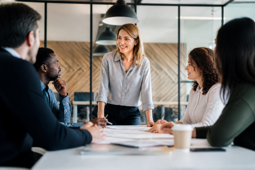 Professionnels en formation lors d'un atelier collaboratif en entreprise