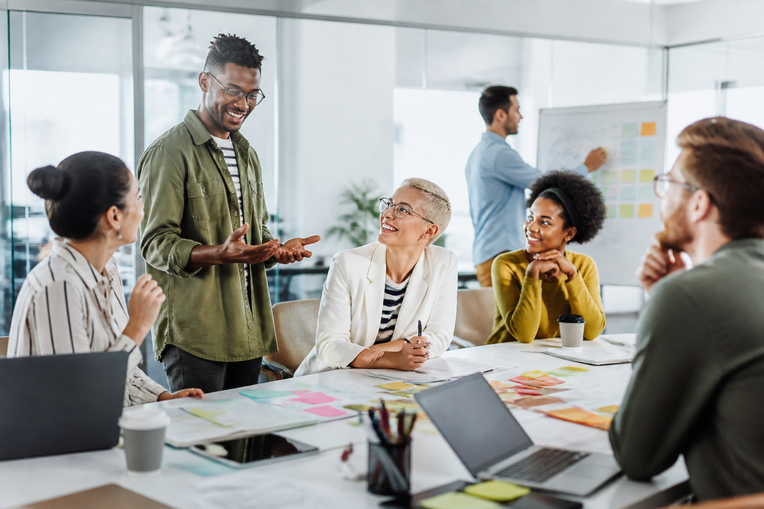 Atelier collaboratif en bureau autour des compétences métiers et soft skills