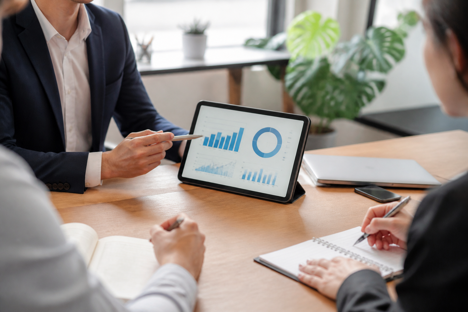 Analyse et apprentissage des compétences comportementales via supports numériques