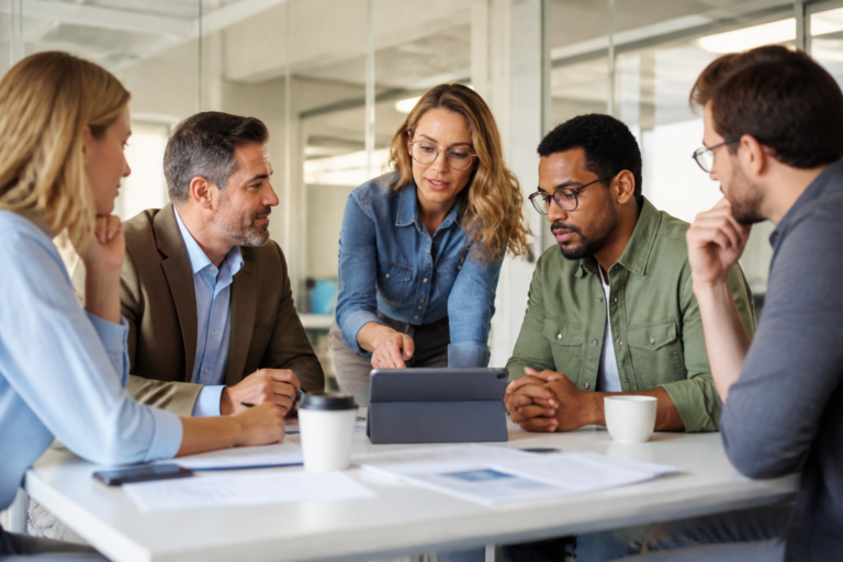 Réunion de travail pour choisir une formation professionnelle