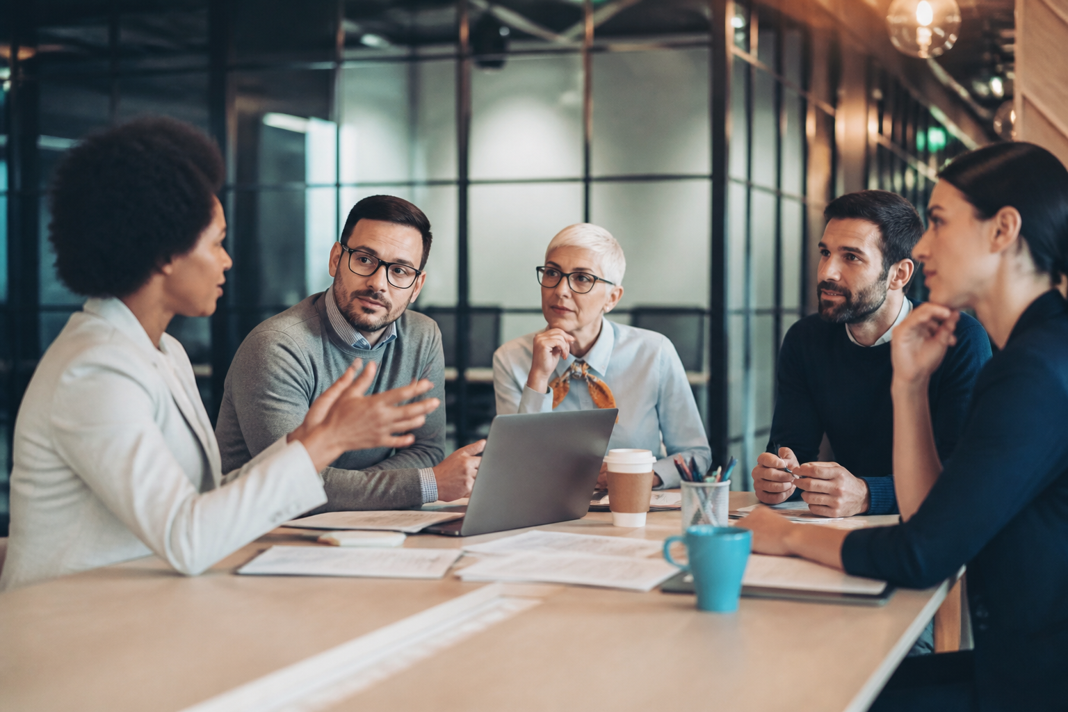 Réunion de travail sur un projet de formation professionnelle en entreprise